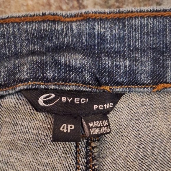 ECI Blue Denim Wide-Leg Jeans with Orange & Pink Floral Embroidery. NWOT Size 4P - Picture 8 of 9